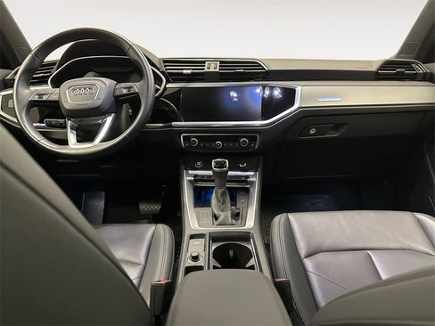 Used 2024 Audi Q3 2.0T Premium Plus image 11