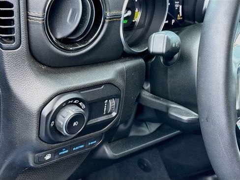 Used 2023 Jeep Wrangler Unlimited Sahara AWD/4WD image 11