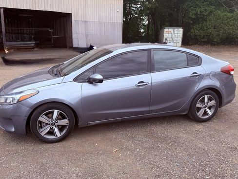 Used 2018 Kia Forte S FWD image 3