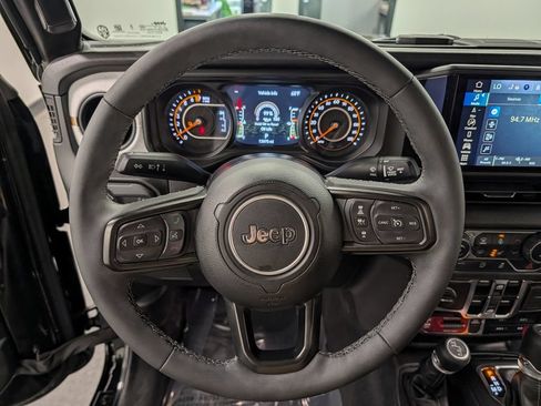 Used 2025 Jeep Gladiator Sport AWD/4WD image 24
