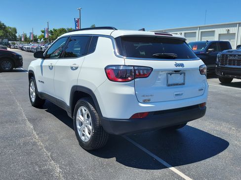 Used 2024 Jeep Compass Latitude AWD/4WD image 7