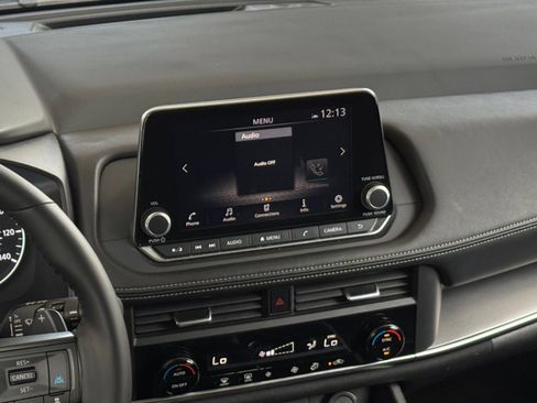 Used 2025 Nissan Rogue SV FWD image 17