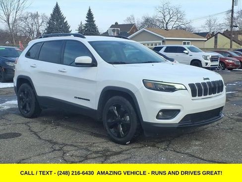 Used 2019 Jeep Cherokee Latitude Plus image 3