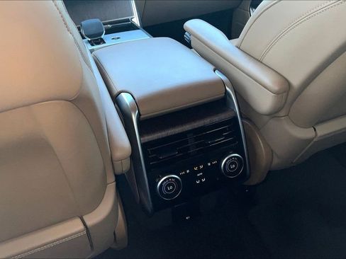 Used 2025 Land Rover Range Rover SE AWD/4WD image 24