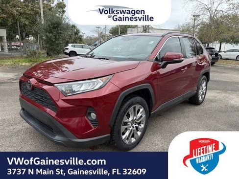 Used 2019 Toyota RAV4 XLE Premium image 3