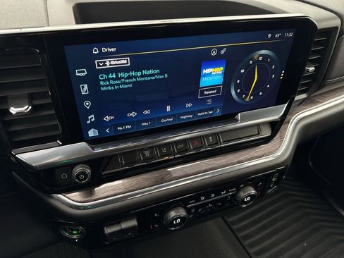 Used 2024 Chevrolet Silverado 2500 LTZ AWD/4WD image 11