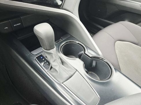 Used 2020 Toyota Camry LE w/ Convenience Package FWD image 14