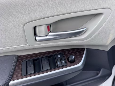 Used 2024 Toyota Sienna XLE image 22