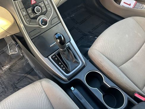 Used 2016 Hyundai Elantra SE image 23