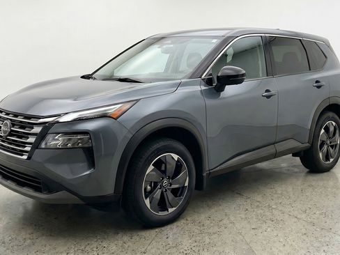 Used 2025 Nissan Rogue SV FWD image 3