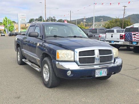 Used 2005 Dodge Dakota Laramie w/ Trailer Tow Group AWD/4WD image 4