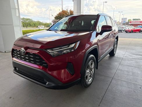 Used 2022 Toyota RAV4 XLE w/ Convenience Package AWD/4WD image 3