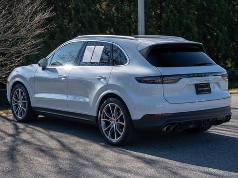 Certified 2023 Porsche Cayenne S image 3