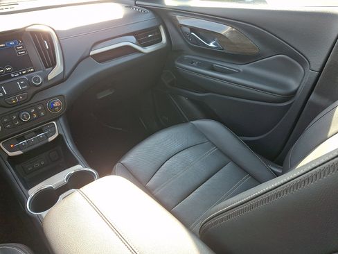 Used 2022 GMC Terrain Denali image 16