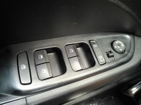 Used 2022 Hyundai Venue SEL FWD image 29