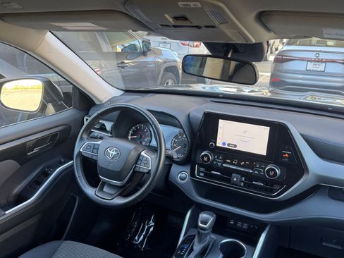 Used 2025 Toyota Highlander LE image 36