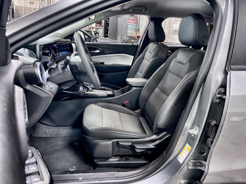 Used 2026 Chevrolet Trax LT FWD image 11
