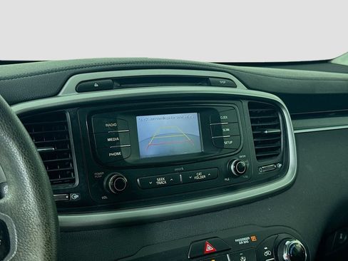 Used 2017 Kia Sorento FWD image 13