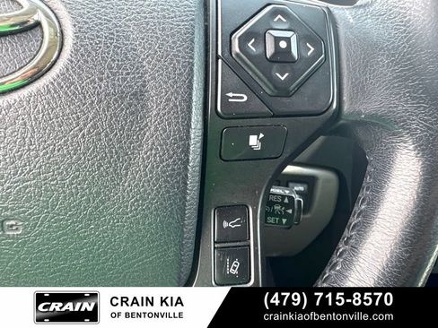 Used 2018 Toyota Sequoia SR5 AWD/4WD image 23