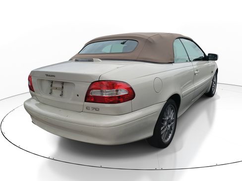 Used 2004 Volvo C70 HT image 9