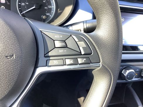 Used 2025 Nissan Versa SV w/ Trunk Package image 20