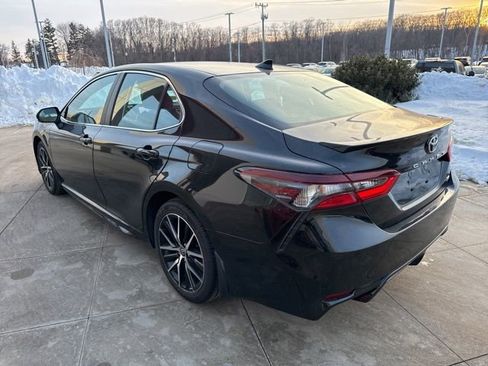 Used 2024 Toyota Camry SE image 5