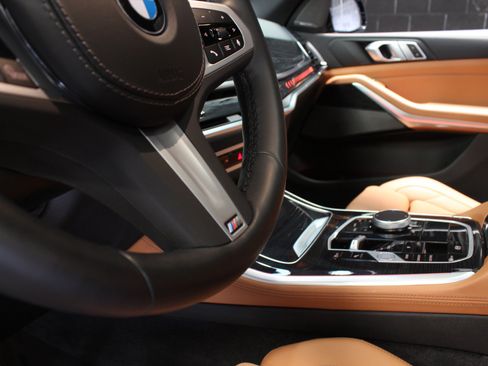 Used 2025 BMW X5 sDrive40i w/ M Sport Package RWD image 31