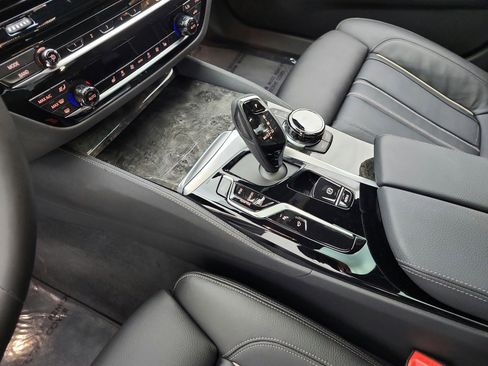 Used 2023 BMW M550i xDrive w/ Executive Package AWD/4WD image 11