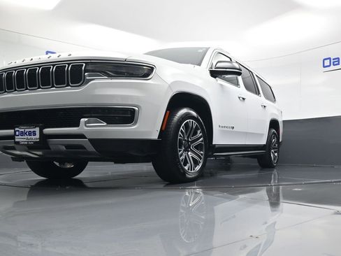 Used 2024 Jeep Wagoneer L Series II w/ Flexible Seating Group image 43