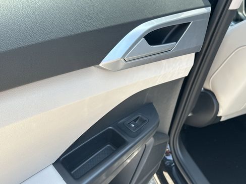 New 2026 Volkswagen Taos SE FWD image 13