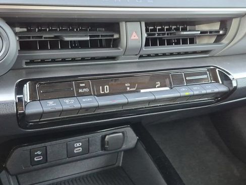 Certified 2025 Toyota Prius LE FWD image 14
