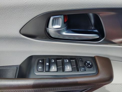 Used 2021 Chrysler Voyager Lxi FWD image 13