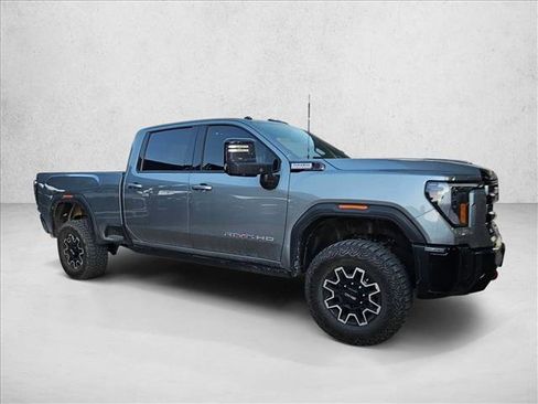 Used 2025 GMC Sierra 2500 AT4X image 2