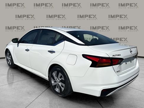 Used 2024 Nissan Altima 2.5 S image 3