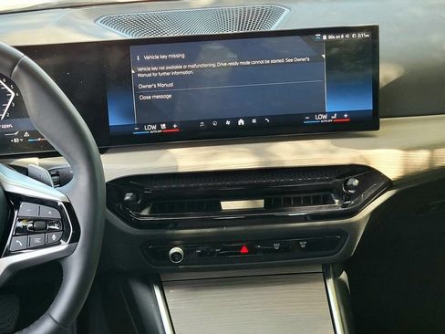 Used 2025 BMW 330i xDrive Sedan AWD/4WD image 14