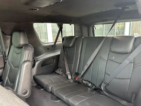 Used 2019 Cadillac Escalade ESV Platinum AWD/4WD image 17