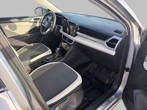 Used 2025 Volkswagen Taos SE image 11