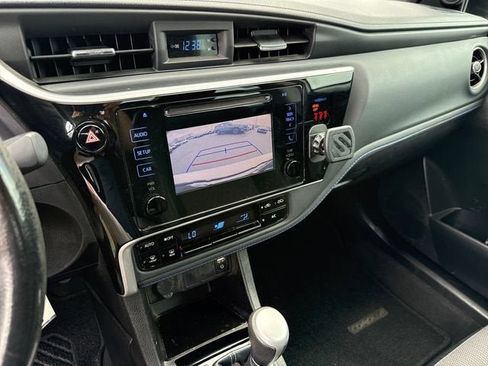 Used 2018 Toyota Corolla SE FWD image 18