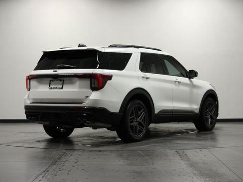 Used 2025 Ford Explorer ST AWD/4WD image 4