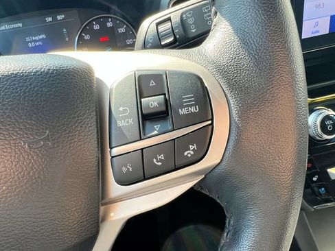 Used 2023 Ford Explorer Limited w/ Equipment Group 301A AWD/4WD image 17