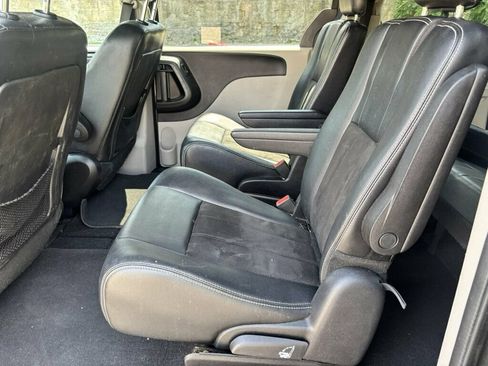 Used 2019 Dodge Grand Caravan SXT FWD image 15