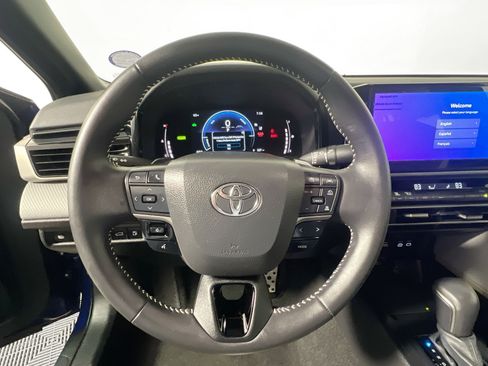 Used 2025 Toyota Camry SE image 17