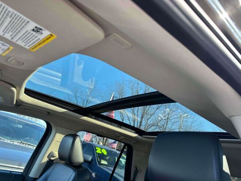 Used 2023 Ford Expedition XLT image 19