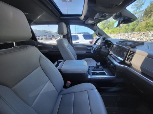 Used 2023 Chevrolet Silverado 1500 LTZ w/ LTZ Premium Package AWD/4WD image 8