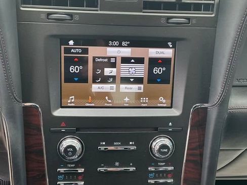 Used 2017 Lincoln Navigator Reserve image 39