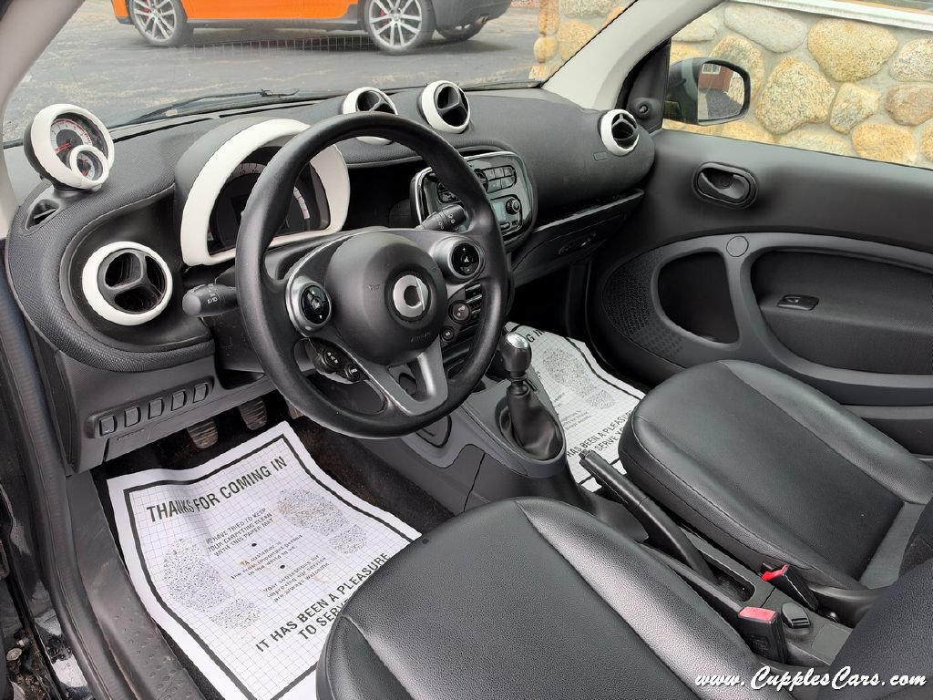 Used 2016 smart fortwo Coupe RWD image 4