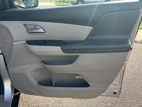 Used 2012 Honda Odyssey EX image 22