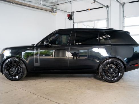 Used 2023 Land Rover Range Rover Long Wheelbase Autobiography image 8
