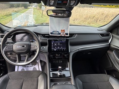 Used 2023 Jeep Grand Cherokee Altitude image 11