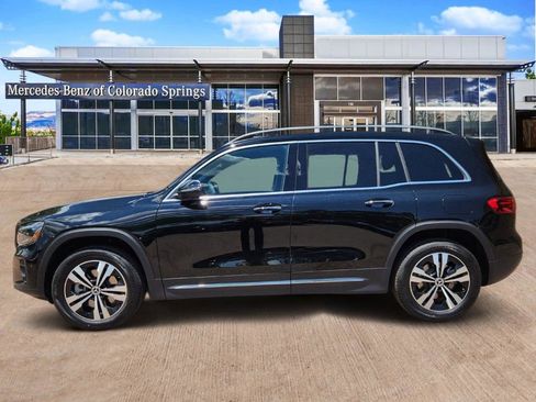 Used 2025 Mercedes-Benz GLB 250 4MATIC image 4